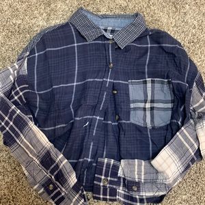 American Eagle Cropped Navy and white flannel